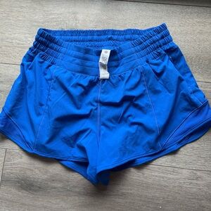 Lululemon High-Rise Hotty Hot 2.5 in. shorts - size 8 - blazer blue tone